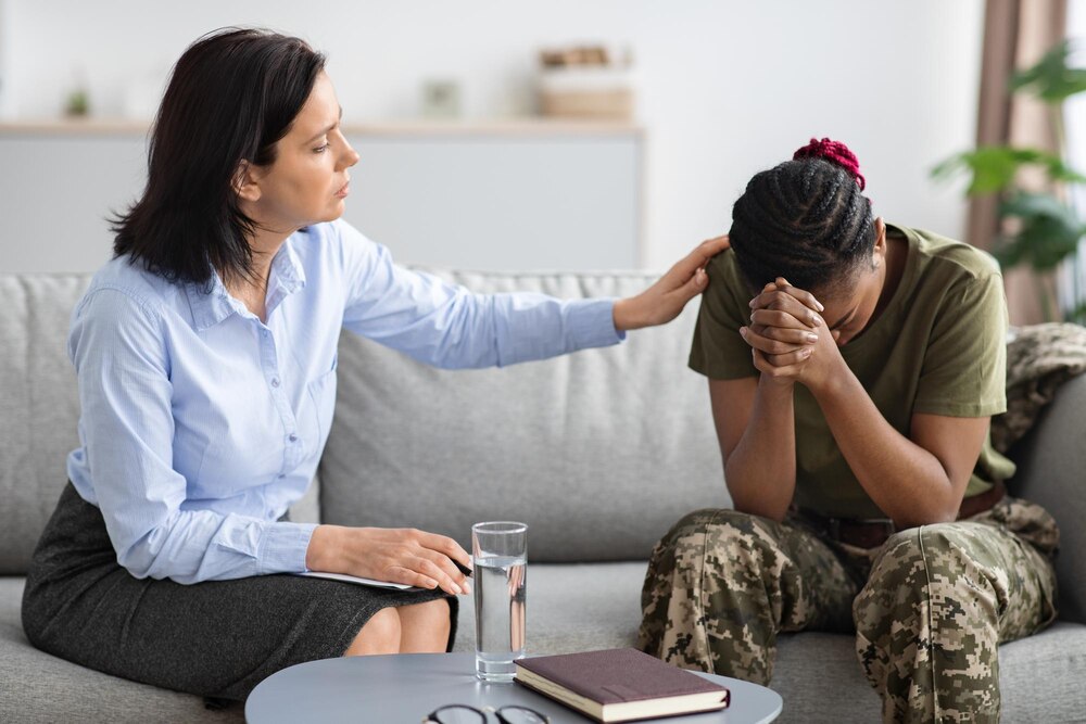 complex-ptsd-psychologist-lady-comforting-african-american-military-woman-therapy-session_116547-17699.jpg