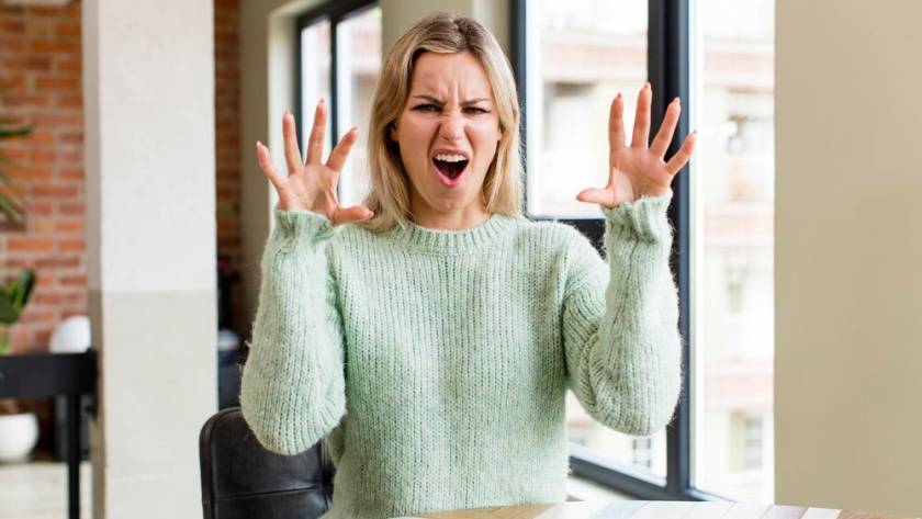 screaming-panic-anger-shocked-terrified-furious-with-hands-head_1194-544473.jpg