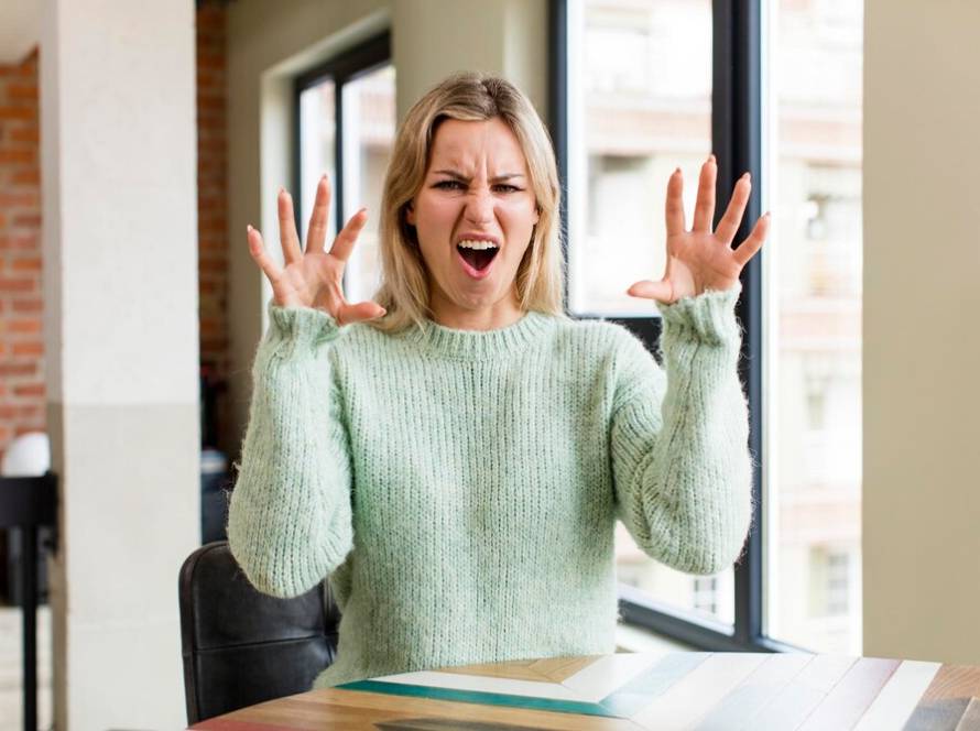 screaming-panic-anger-shocked-terrified-furious-with-hands-head_1194-544473.jpg