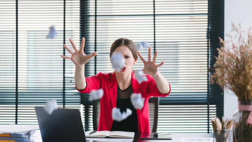 stressed-frustrated-businesswoman-is-seen-sitting-her-desk-shouting-her-laptop-anger-due-mistake-crisis-business_774935-9256.jpg