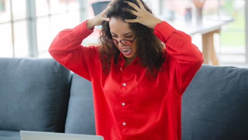 african-american-business-woman-with-problem-from-work-unhappy-emotional-concept_1192423-5112.jpg